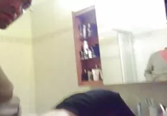 穿着紧身裤的热狗婊子阿比盖尔用脚舔了一下鸡巴