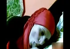 在一个笼子里的肛门热性与一个漂亮的金发女郎