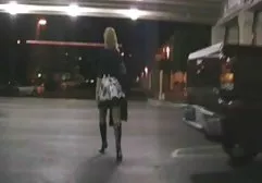 美女娜塔莎在她的房间里弄乱了一群同伴