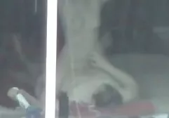 性爱后，俄罗斯女人躺在床上与她的情人
