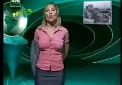 有大山雀的黑发摩洛伊斯兰解放阵线的性冒险