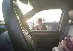 窥淫癖者在裸体小鸡的裸体小狗上发现间谍