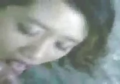 一个女孩的亲密按摩与一个毛茸茸的shm​​onkoy