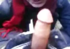 女孩看着他们的女朋友男人他妈的