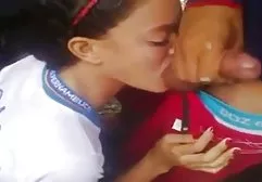 有美丽驴的巴西女同性恋者正在舔pussies