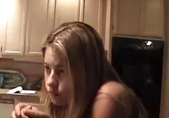 这家伙津津有味的年轻女友女儿