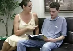 红头发的美女亚历克西斯被激动的家伙搞砸了