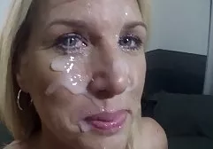 热的黑发在发达的点上很好地性交