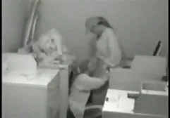 长发布鲁内特燃烧的舞蹈和裸体带