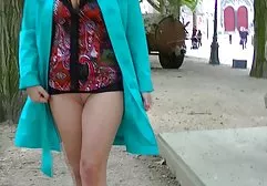 瘦的亚洲人在白色长袜网肛门油煎了