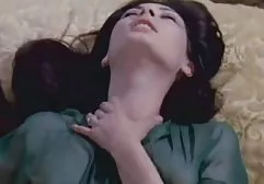 妈妈诱惑儿子，他舔她的阴部