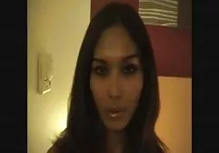 厚脸皮的女同性恋者绑她的朋友