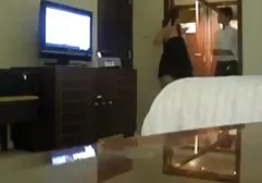束缚和肛交为一个迷人的婊子