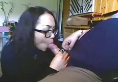那家伙说服他性感的小妻子让他成为一个口交