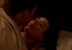 两个秘书金发女郎做了老板口交和anilingus