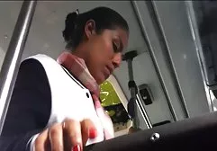 美丽的大溪地女孩吮吸和他妈的