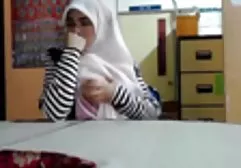 抽搐的同性恋者在蒸汽房里有蓝色性