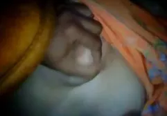 红发亚历山德拉显示了帽子