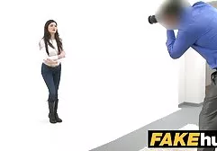 甜蜜的女同性恋者在厨房里狂欢