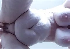 戴眼镜的丰满黑发吮吸学生一个鸡巴和乱搞在课堂上
