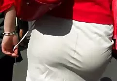 Desiree用振动器满足自己