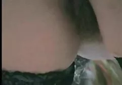 与性感女友的长发花花公子从心脏性交