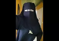 Katerina在胸部和吮吸之间猛拉了男人的阴茎