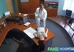 长袜的两个年轻人辣水多的成熟金发碧眼的女人