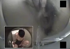 那家伙邀请了一位漂亮的同学回家，并且很难干