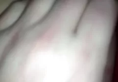 年轻夫妇在姿势69开心