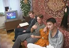 黑人把视频作为他妻子的阴部完成