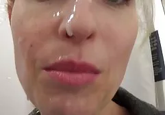 可爱的俄罗斯三人组金发和黑发女郎，一个人