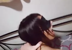 邻居爱抚美丽的屁股睡觉的黑发