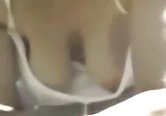 与成熟和堕落的女性大胸部三人行性交
