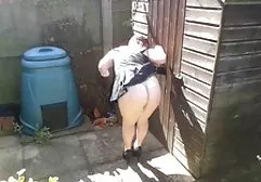 超过60的女人在网眼连裤袜乱搞阴部用手指