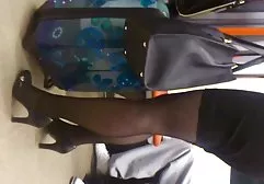 那个男人让他的情妇和他的朋友发生性关系