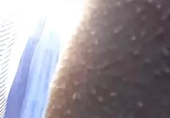 三个温柔的女同性恋爱抚床上的pussies