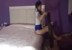 迷人的捷克布鲁内特并不害羞她的裸体