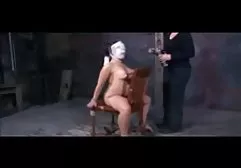 矮人抓住他的秘书并用他的小阴茎惩罚他们。