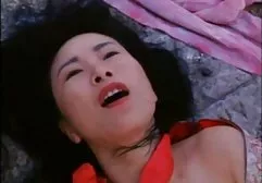 有吸引力的女按摩师通过鸡巴自慰阴部和混蛋男子