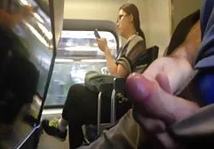 从性感的成年女性热吸