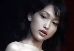 使用与她的巨型胸部的热的老妇人