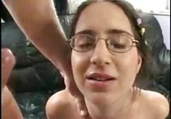 性爱视频中美丽而赤裸的卡梅隆迪亚兹