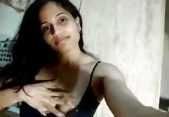 兄弟舔了睡觉的妹妹的阴部并且操她