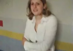 两个人zhahayut女孩用不同的姿势