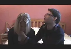 瘦小的婊子与小山雀第一次在屁股