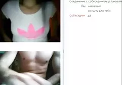 色情变态男人在乳胶和女孩