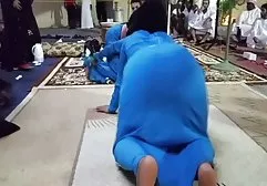 浴室里的胖乎乎的女人变成了她的大屁股