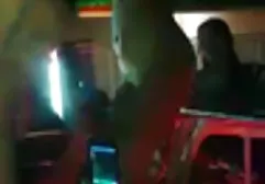 索菲为一个男人和一个伟大的口交做了一个肥皂按摩