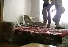 成人种马诱惑和ottrakhal两个年轻女孩